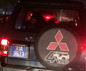 Hà Nội xác minh 2 xe biển xanh chở người đi lễ hội