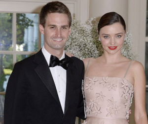 Miranda Kerr vẫn chưa chung chăn gối với bạn trai tỷ phú sau gần 2 năm hẹn hò