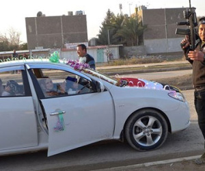 Nã súng AK 47 để ăn mừng đám cưới ở Mosul