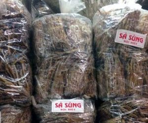 "Siêu" mỳ chính 5 triệu/kg chất đống đầy chợ Đồng Xuân