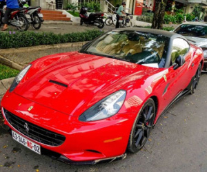 Siêu xe Ferrari California độ tái xuất ở Sài Gòn