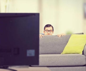 Smart TV theo dõi và bán thông tin người dùng
