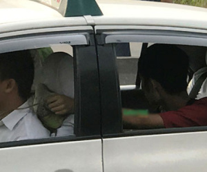 Tên cướp siết cổ tài xế taxi khi xe đang chạy trên xa lộ Hà Nội