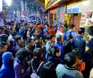 Thổi giá vàng, móc túi người mua
