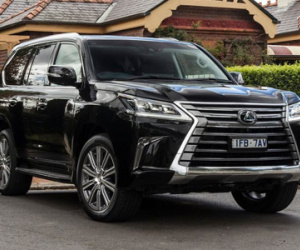 Toyota Việt Nam giảm giá nhiều mẫu xe nhập khẩu