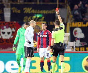 AC Milan giành chiến thắng khó tin trong thế 9 người
