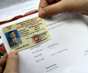 CSGT Hà Nội đề xuất rút thời hạn bằng lái ôtô xuống còn 5 năm