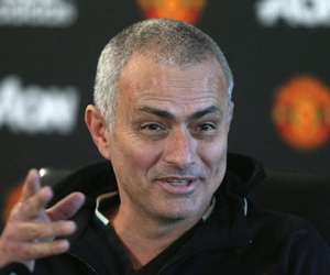 MU gia hạn hợp đồng với Mourinho