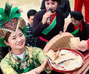 Quan họ Bắc Ninh ngả nón xin tiền hát chầu văn