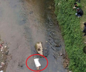 Thi thể người đàn ông nhét trong bao tải trôi trên suối