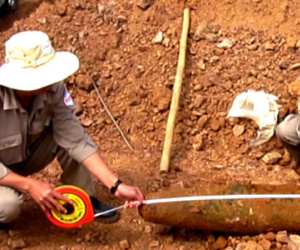 Thi công mở rộng cửa khẩu quốc tế, phát hiện bom “khủng”