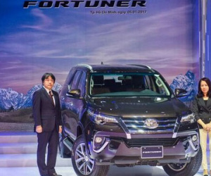 Vừa ra mắt, Toyota Fortuner 2017 đắt hàng như tôm tươi