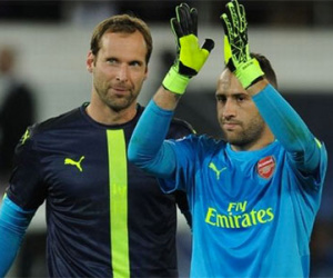 Wenger tính "trảm" Petr Cech vì sai lầm ngớ ngẩn trước Chelsea