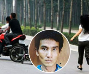 Chị em sinh đôi quật ngã tên cướp giỏ xách của cụ bà