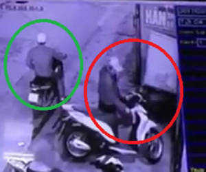 Clip: Táo tợn bẻ khóa "nẫng" xe SH ngay giữa phố Hà Nội