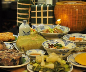 Cúng Rằm tháng giêng ở nhà hay lên chùa thì tốt hơn cho gia chủ?