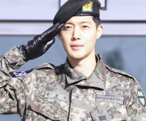 Hơn 1500 fan tụ tập đón "mỹ nam" Kim Hyun Joong xuất ngũ