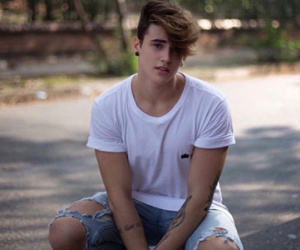 Hot boy Brazil giống Justin Bieber có 3 triệu fan trên mạng