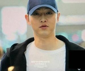 Song Joong Ki "Hậu duệ mặt trời" lộ mặt tròn trịa vì tăng cân