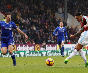 Chelsea vất vả giành một điểm trên sân Burnley