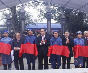 Chủ tịch nước cắt băng khánh thành đền thờ Mai Hắc Đế