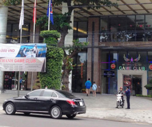 Có tiền, được vào casino?