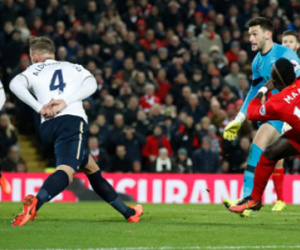 Liverpool giải hạn bằng chiến thắng trước Tottenham