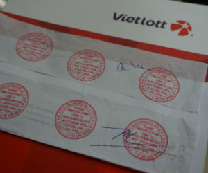 Người trúng độc đắc Vietlott được trả thưởng bí mật ra sao?