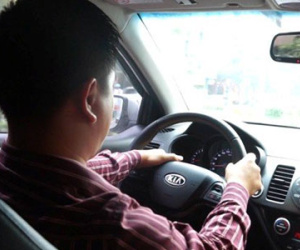 Cấm taxi Uber hoạt động, lái xe lo vỡ nợ trăm triệu