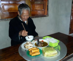 Độc đáo phong tục “giỗ sống” bố mẹ để báo hiếu