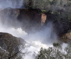 Lo vỡ đập, dân California sơ tán khẩn