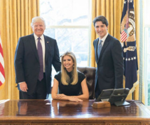 Ảnh con gái ông Trump ngồi ghế tổng thống gây bão