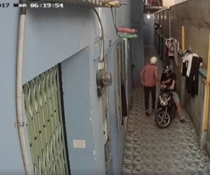 Clip: Hai thanh niên táo tợn đột nhập vào khu trọ dắt trộm xe máy