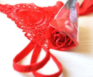 Cô gái bối rối khi người yêu tặng "quần nhỏ" dịp Valentine