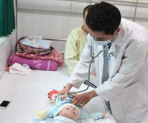 Nhiều bệnh nhi mắc ho gà có biến chứng nặng phải nhập viện