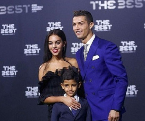 Ronaldo đến với Georgina Rodriguez vì bị phụ tình