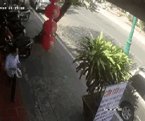 Clip: Xe bồn mất lái đâm vào nhà hàng ở Vũng Tàu