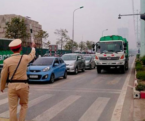 CSGT Hà Nội đồng loạt xử phạt xe lấn làn buýt nhanh