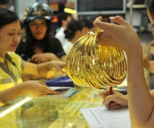 Giá vàng hôm nay 15/2: Vọt tăng trước nguy cơ sụp đổ