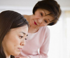 Mẹ chồng cấm vợ chồng tôi không được nói chuyện với nhau