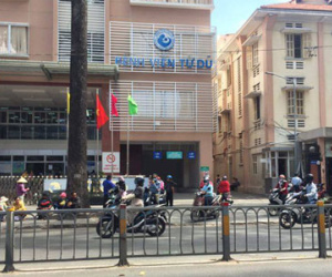 Người phụ nữ bán nước bị đâm gục giữa trung tâm Sài Gòn
