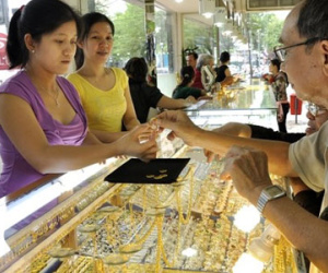 USD vẫn tăng mạnh, vàng trong nước ngược chiều thế giới