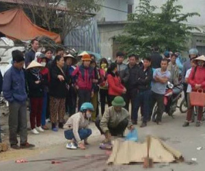 Xe tải tông xe máy cùng chiều, một phụ nữ tử vong