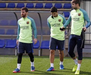 Cầu thủ Barca đi tập với bộ mặt "dài như bơm" sau trận thua PSG