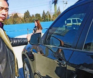 Không may làm hỏng xe BMW, cậu học sinh bất ngờ được tặng 33 triệu đồng