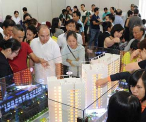Lo siết dòng vốn, nhà đất ồ ạt tháo hàng