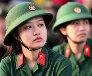 Nữ tân binh tại TP.HCM trong ngày nhập ngũ