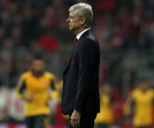 Thua sấp mặt, CĐV Arsenal hô hào đuổi Wenger