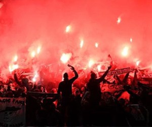CĐV làm loạn sân Old Trafford, St-Etienne đối mặt án phạt
