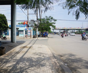 Khoảnh khắc kẻ cướp giật túi xách làm mẹ chết, con nhập viện